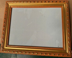 Khung hình mica 15x21 viền vàng A5